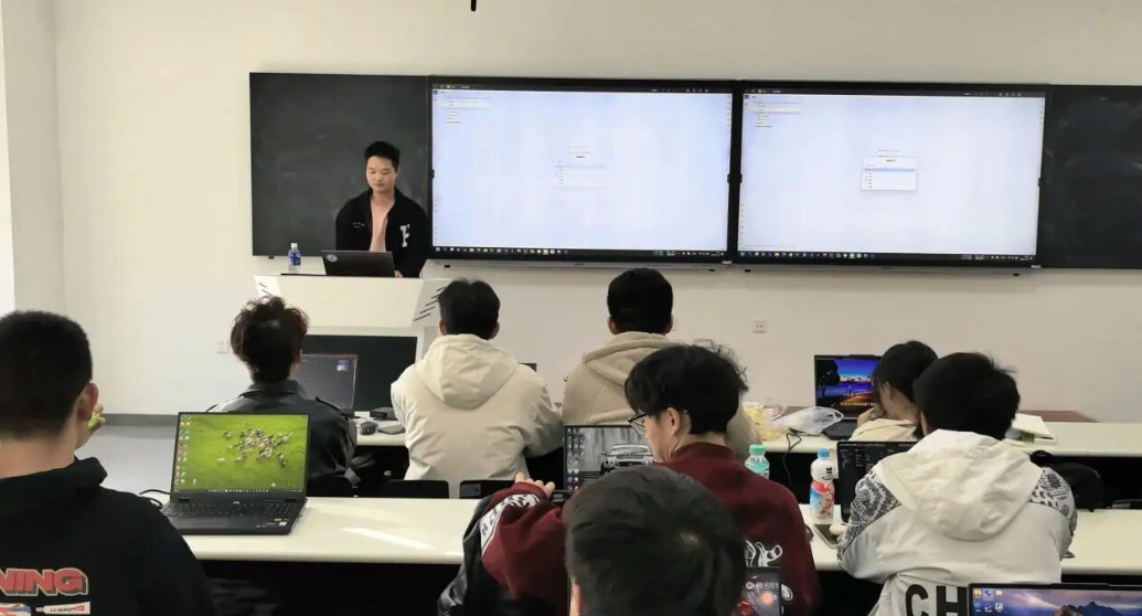 我讲课时候的照片